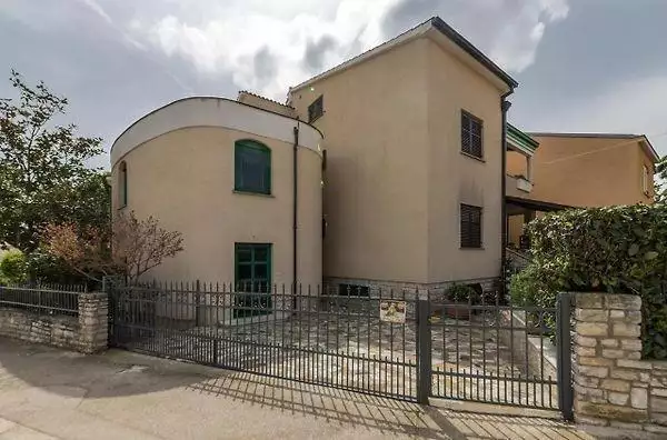 Hotels 550m² in Croatia, Pula. Priced at 1650000€ rent photo-9