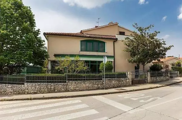 Hotels 550m² in Croatia, Pula. Priced at 1650000€ rent photo-11