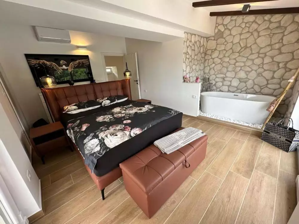 Villa 328m² in Croatia, Poljane. Priced at 1000000€ rent photo-12