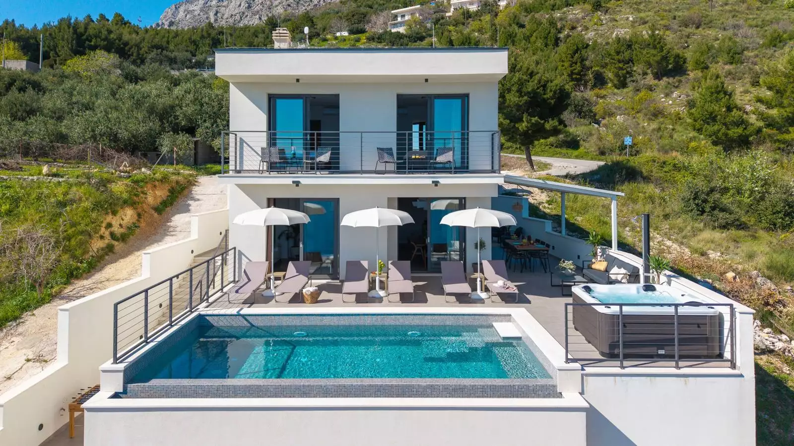 House 224m² in Croatia, Omis. Priced at 1500000€ rent photo-6
