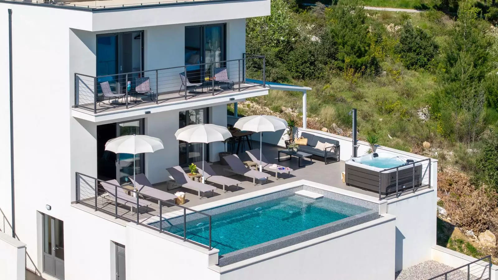 House 224m² in Croatia, Omis. Priced at 1500000€ rent photo-11