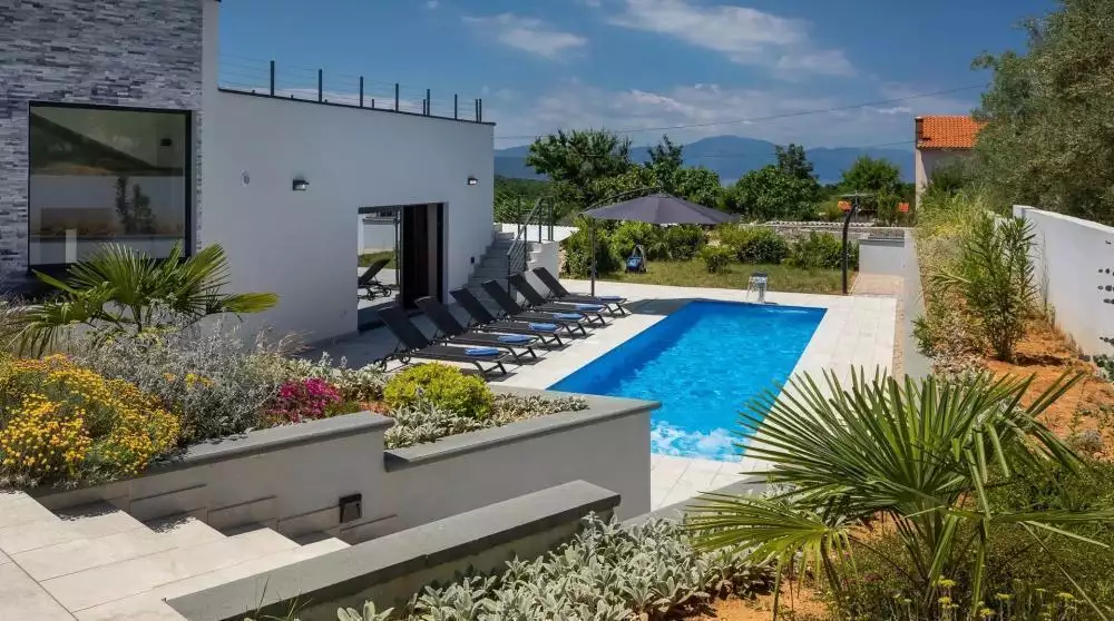 Villa 163m² in Croatia, Krka. Priced at 999999€ rent photo-3
