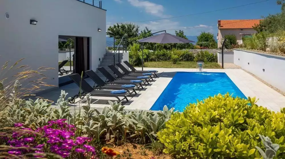 Villa 163m² in Croatia, Krka. Priced at 999999€ rent photo-12