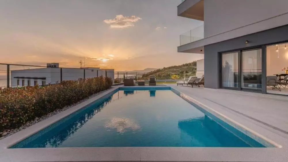 Villa 320m² in Croatia, Podstrana. Priced at 1700000€ rent photo-1