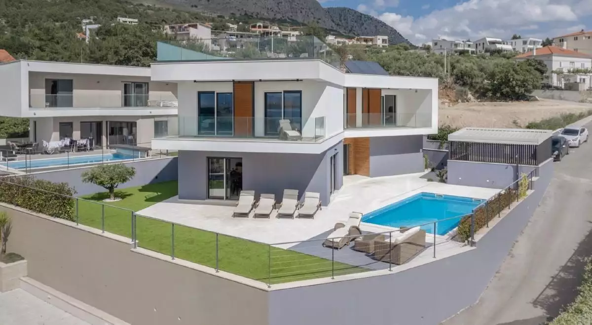 Villa 320m² in Croatia, Podstrana. Priced at 1700000€ rent photo-12