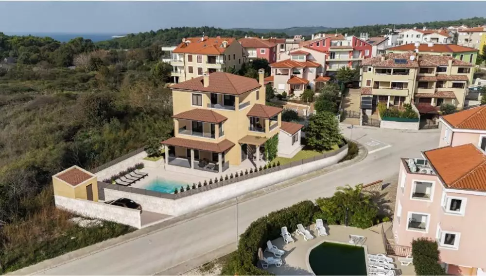 Villa 201m² in Croatia, Premantura. Priced at 1200000€ rent photo-2
