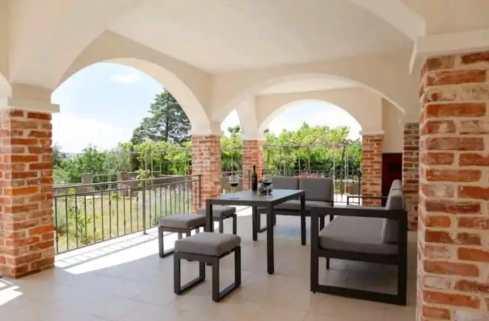 Villa 330m² in Croatia, Krka. Priced at 1800000€ rent photo-1