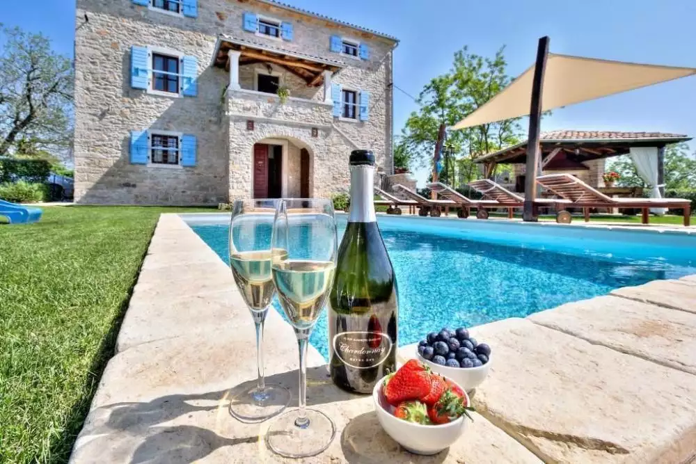 Villa 180m² in Croatia, Umag. Priced at 750000€ rent photo-2