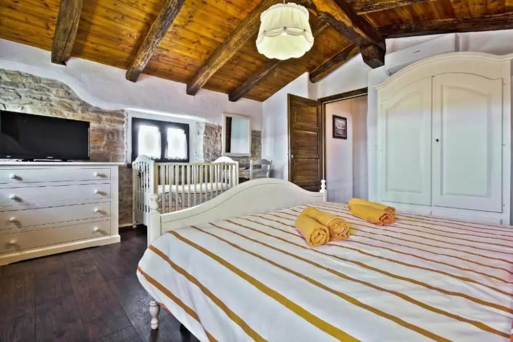 Villa 180m² in Croatia, Umag. Priced at 750000€ rent photo-17