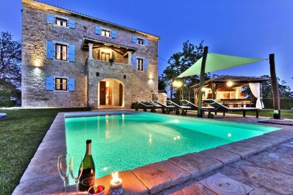 Villa 180m² in Croatia, Umag. Priced at 750000€ rent photo-1