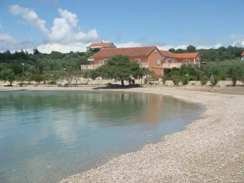Hotels 900m² in Croatia, Pejesac. Priced at 2000000€ rent photo-1