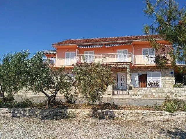 Hotels 900m² in Croatia, Pejesac. Priced at 2000000€ rent photo-4
