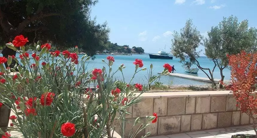 Hotels 900m² in Croatia, Pejesac. Priced at 2000000€ rent photo-5