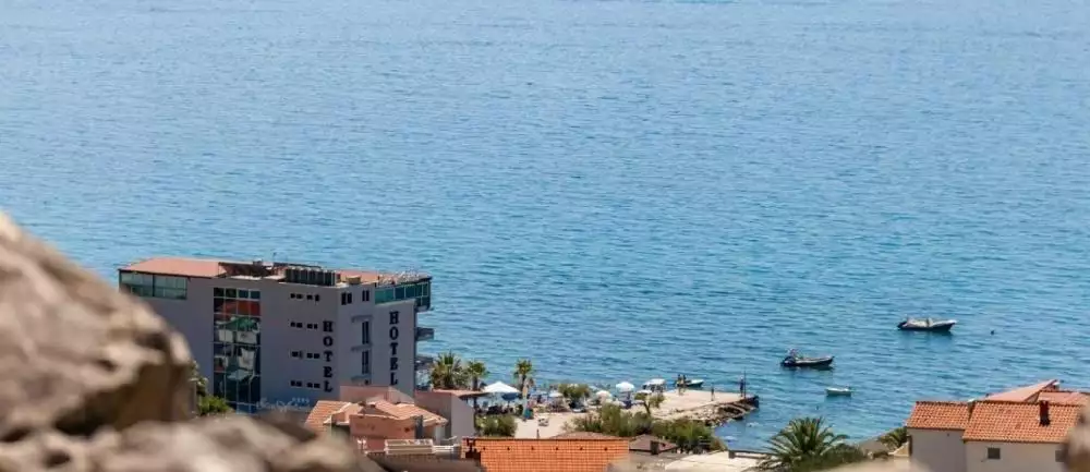 Hotels 340m² in Croatia, Podstrana. Priced at 1400000€ rent photo-1