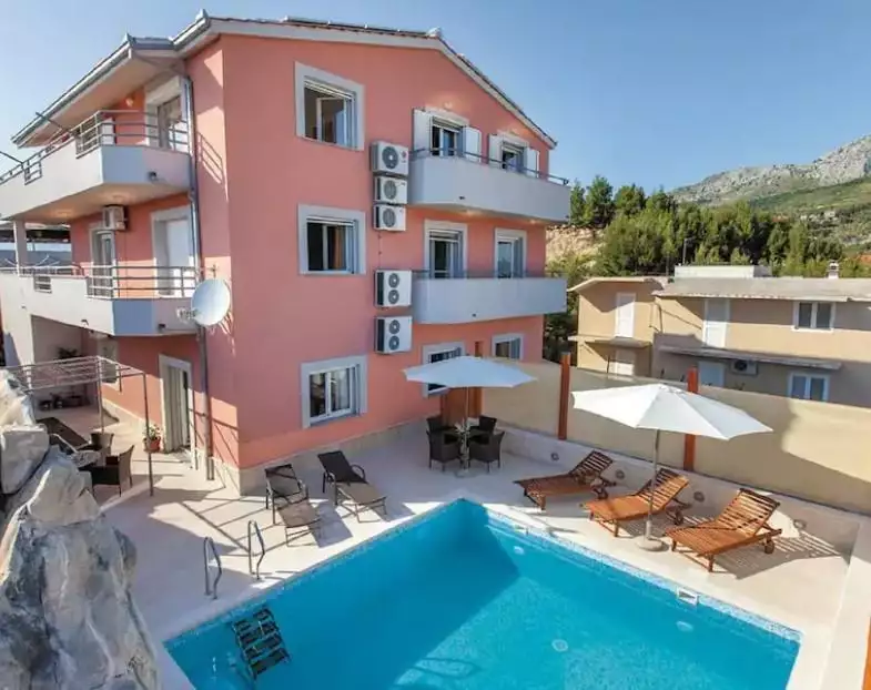 Hotels 340m² in Croatia, Podstrana. Priced at 1400000€ rent photo-4