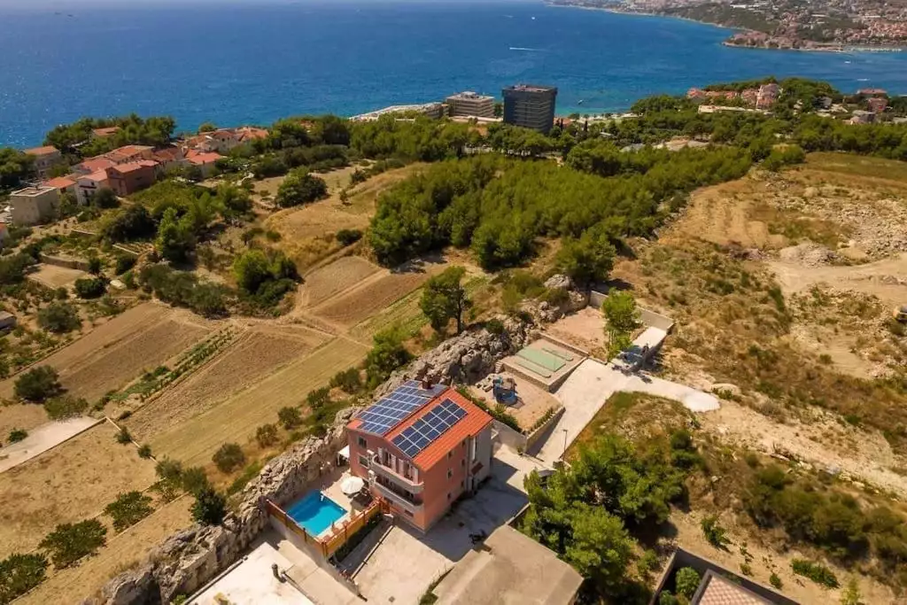 Hotels 340m² in Croatia, Podstrana. Priced at 1400000€ rent photo-6
