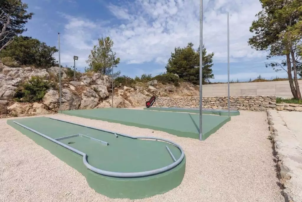 Hotels 340m² in Croatia, Podstrana. Priced at 1400000€ rent photo-15
