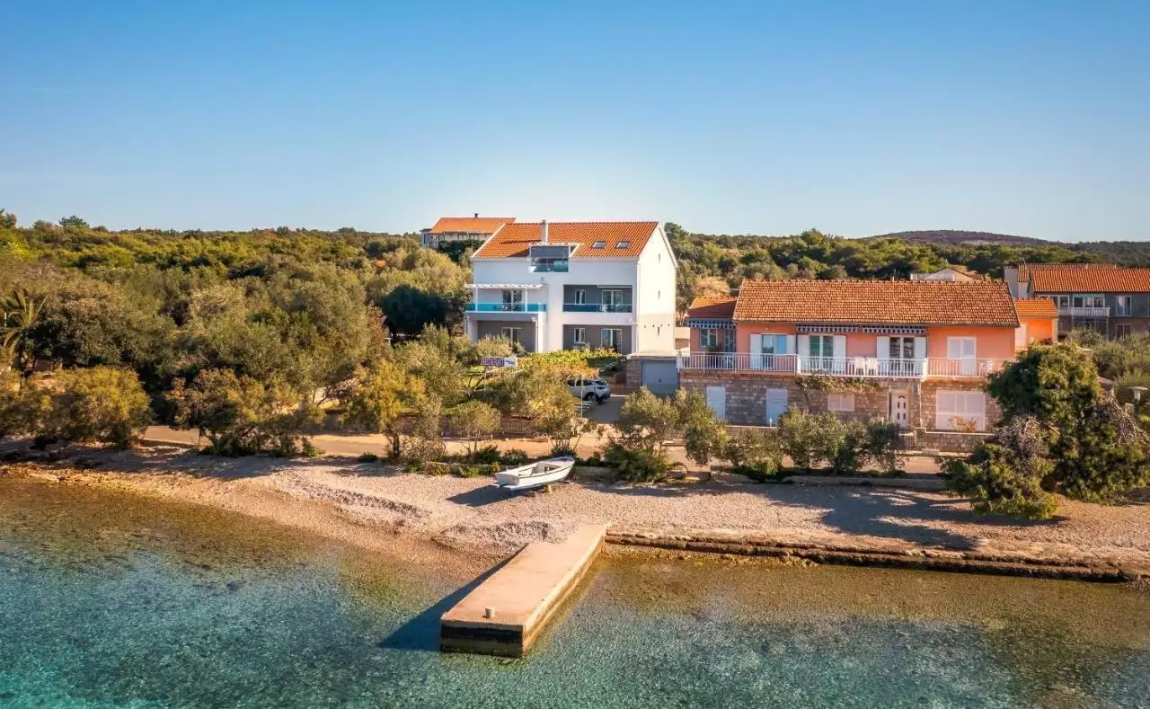 Hotels 450m² in Croatia, Pejesac. Priced at 1700000€ rent photo-2