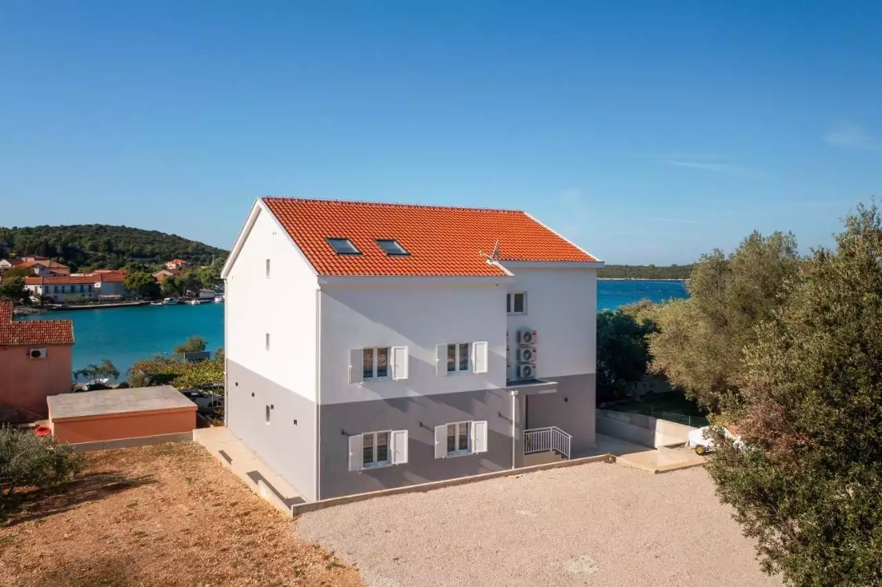 Hotels 450m² in Croatia, Pejesac. Priced at 1700000€ rent photo-6