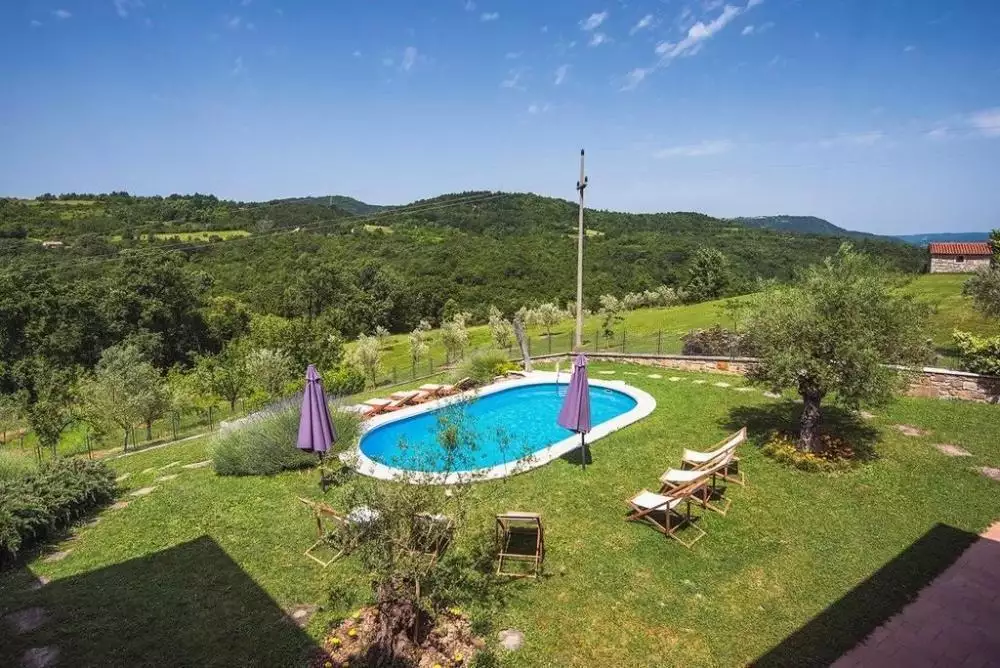 Villa 350m² in Croatia, Grdoselo. Priced at 700000€ rent photo-4