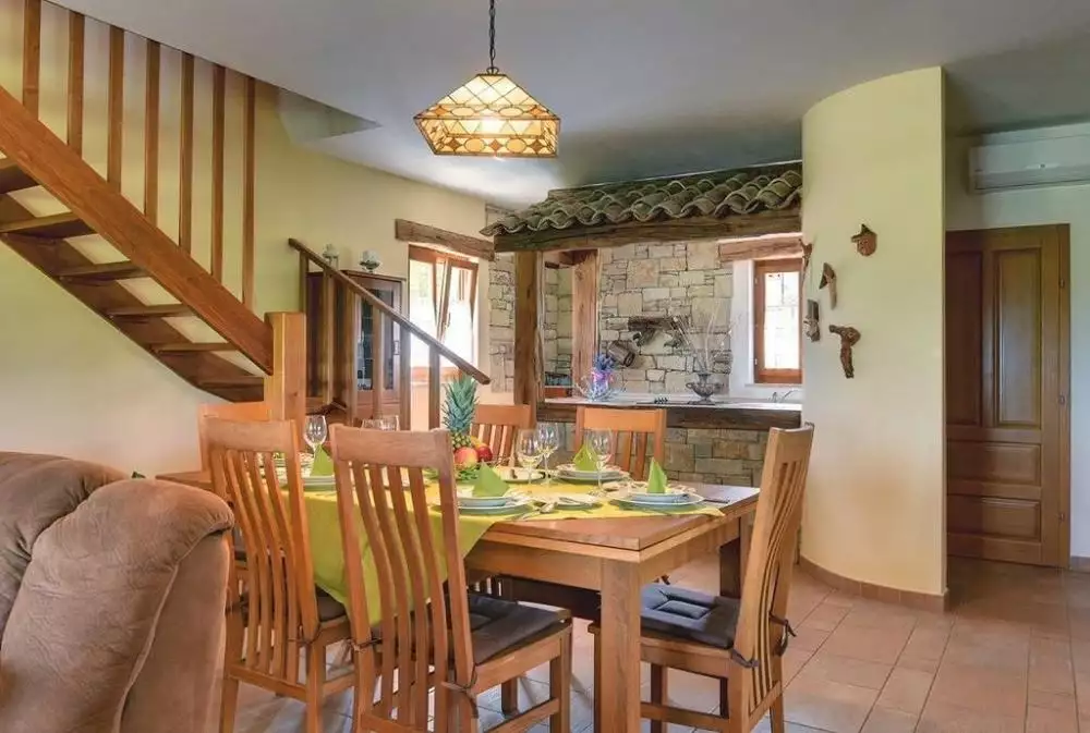 Villa 350m² in Croatia, Grdoselo. Priced at 700000€ rent photo-11