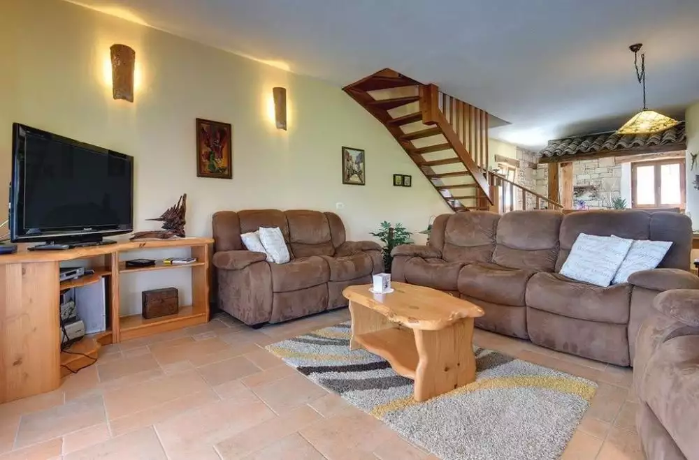 Villa 350m² in Croatia, Grdoselo. Priced at 700000€ rent photo-13