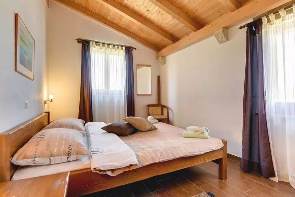 Villa 350m² in Croatia, Grdoselo. Priced at 700000€ rent photo-16