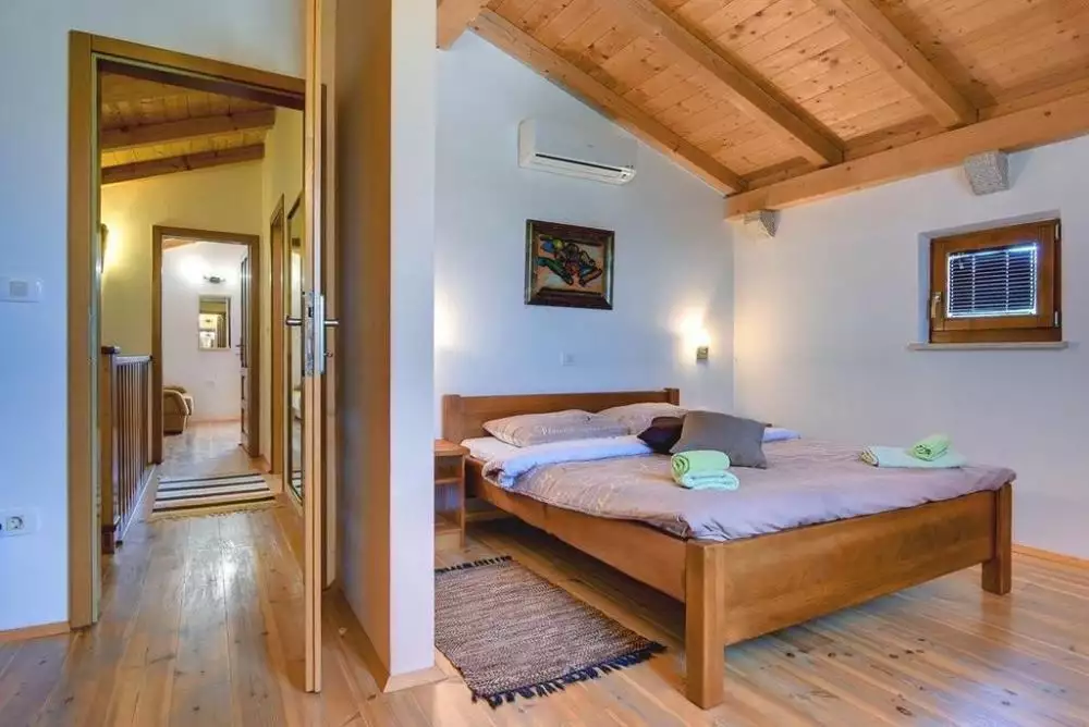 Villa 350m² in Croatia, Grdoselo. Priced at 700000€ rent photo-20
