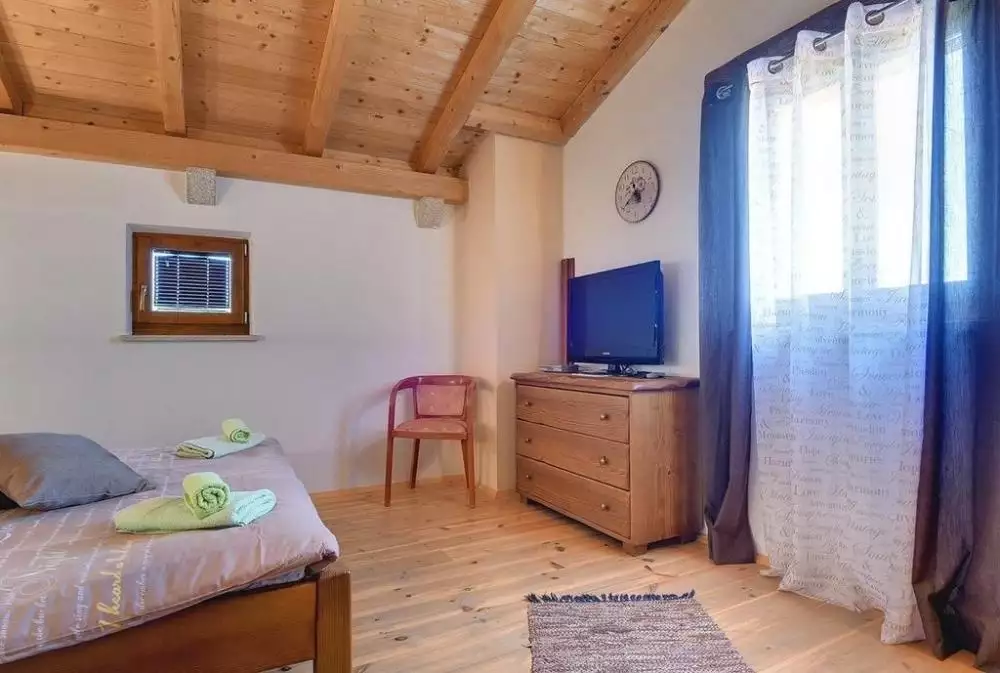 Villa 350m² in Croatia, Grdoselo. Priced at 700000€ rent photo-21