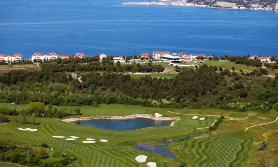 Hotels 1067m² in Croatia, Umag. Priced at 2800000€ rent photo-16