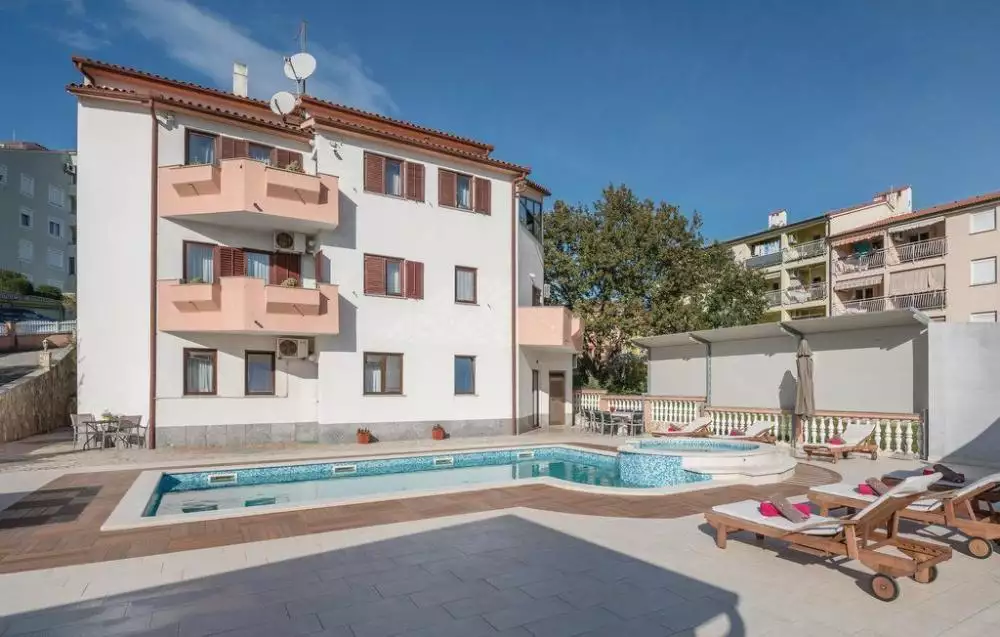 Villa 565m² in Croatia, Pula. Priced at 1350000€ rent photo-2