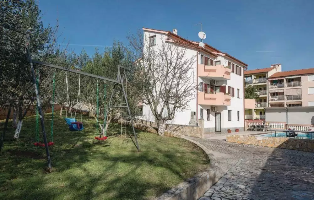 Villa 565m² in Croatia, Pula. Priced at 1350000€ rent photo-3