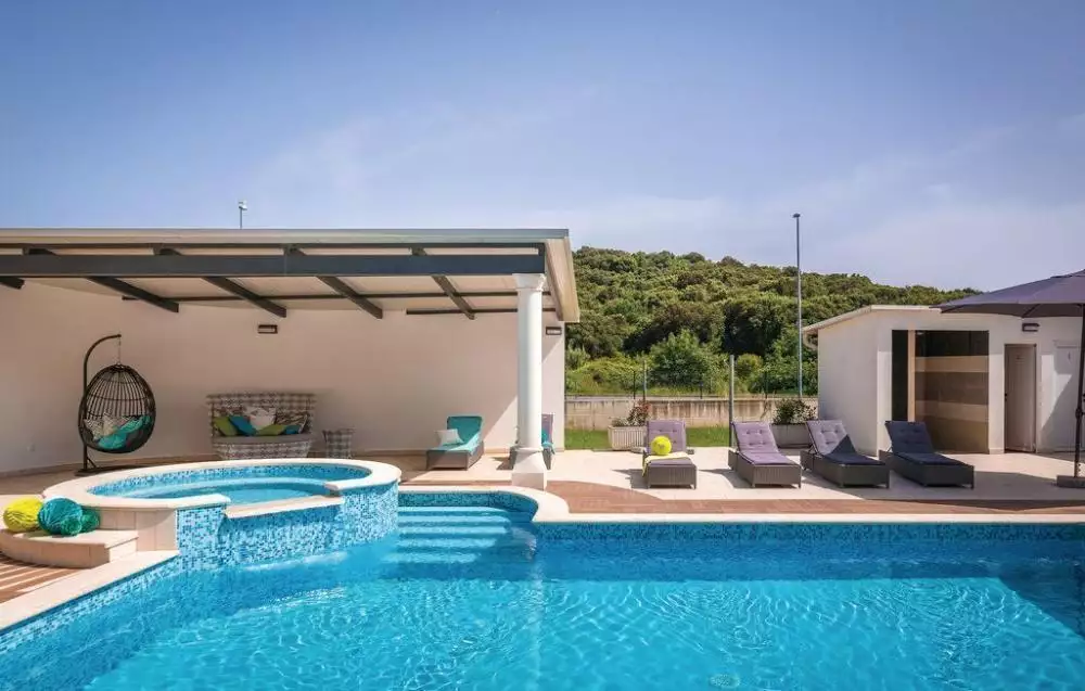 Villa 565m² in Croatia, Pula. Priced at 1350000€ rent photo-4