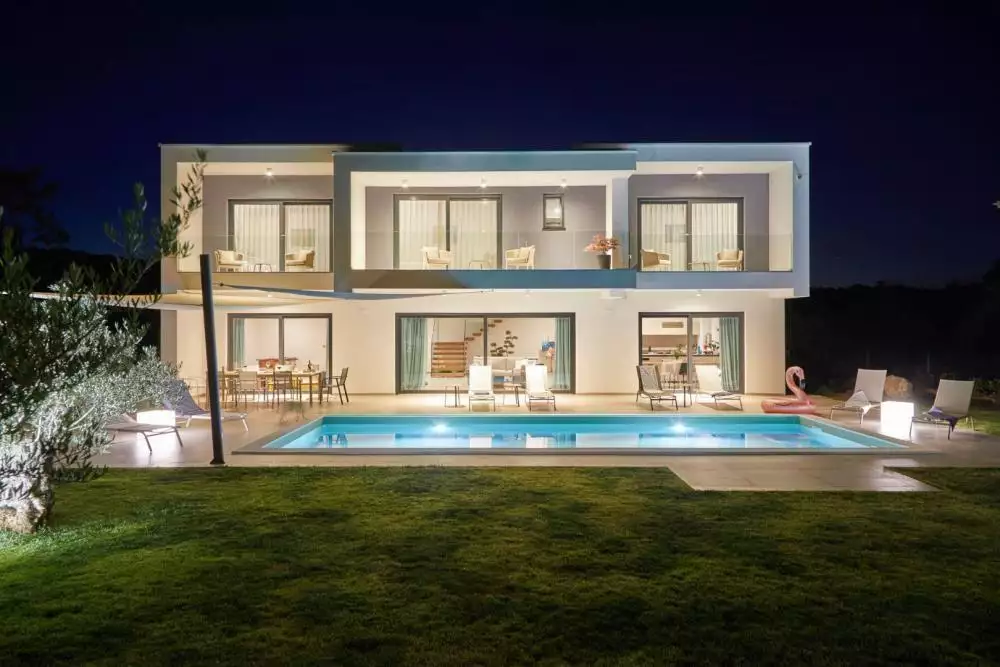 Villa 293m² in Croatia, Krka. Priced at 1250000€ rent photo-1