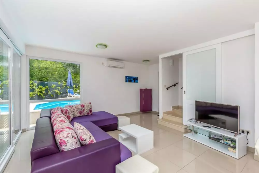 Villa 200m² in Croatia, Krka. Priced at 1280000€ rent photo-10