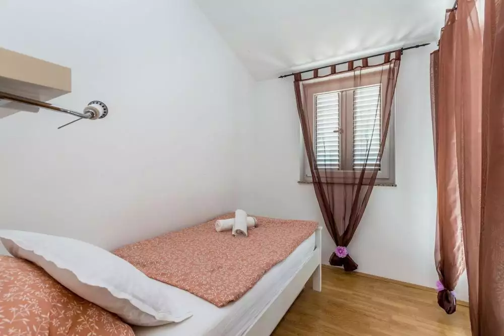 Villa 200m² in Croatia, Krka. Priced at 1280000€ rent photo-13