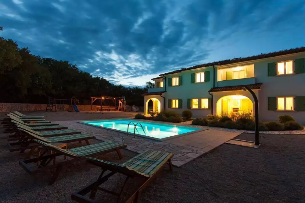 Hotels 255m² in Croatia, Krka. Priced at 1200000€ rent photo-9