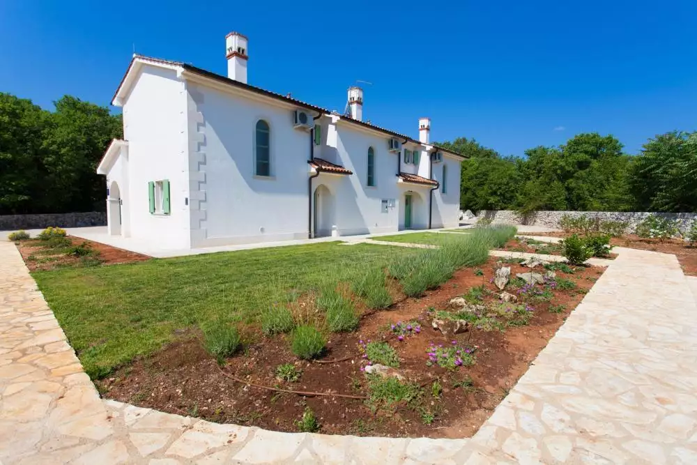 Hotels 255m² in Croatia, Krka. Priced at 1200000€ rent photo-17
