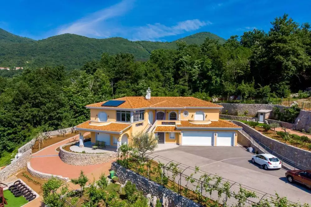 Villa 485m² in Croatia, Veprinac. Priced at 2823000€ rent photo-2