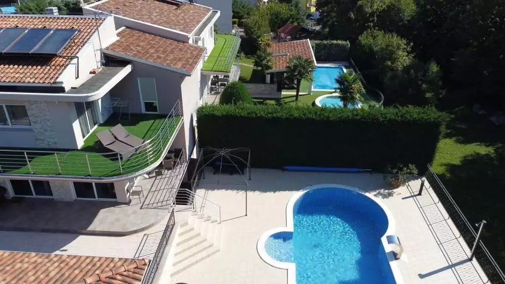 Villa 400m² in Croatia, Pobri. Priced at 1250000€ rent photo-9