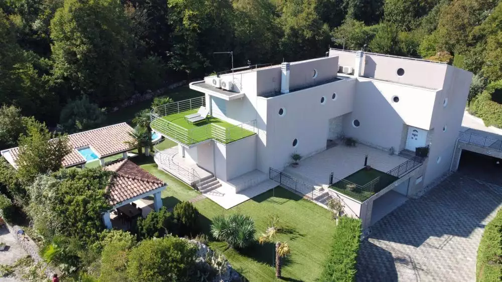 Villa 400m² in Croatia, Pobri. Priced at 1250000€ rent photo-12
