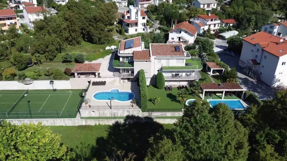 Villa 400m² in Croatia, Pobri. Priced at 1250000€ rent photo-1