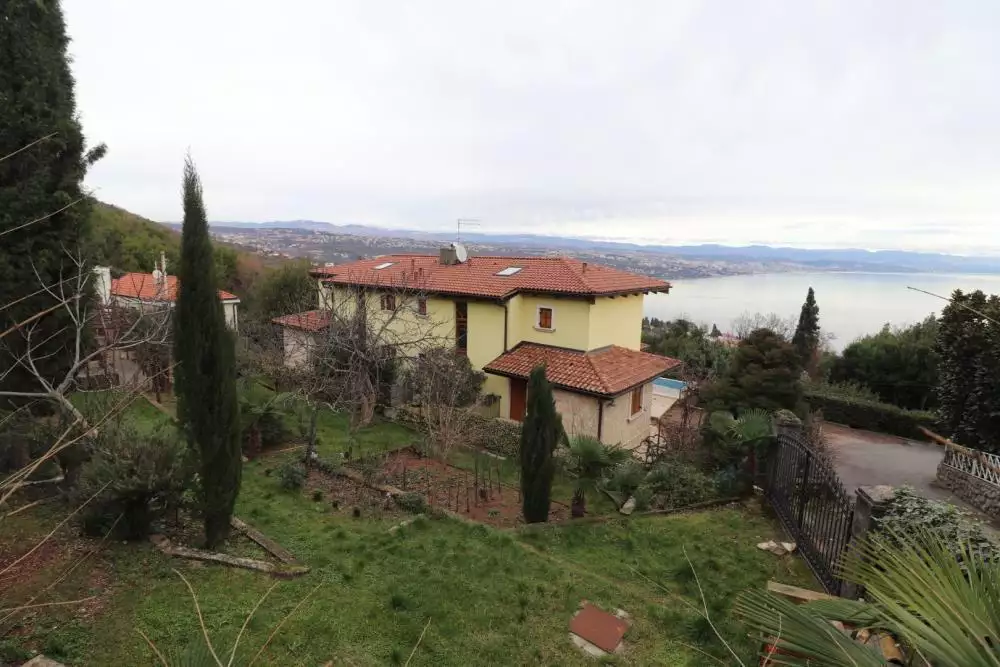 Villa 250m² in Croatia, Opatija. Priced at 1050000€ rent photo-3