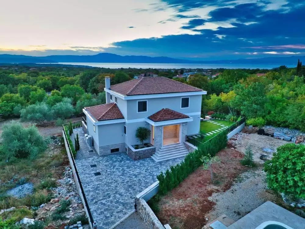 Villa 200m² in Croatia, Krka. Priced at 1250000€ rent photo-1