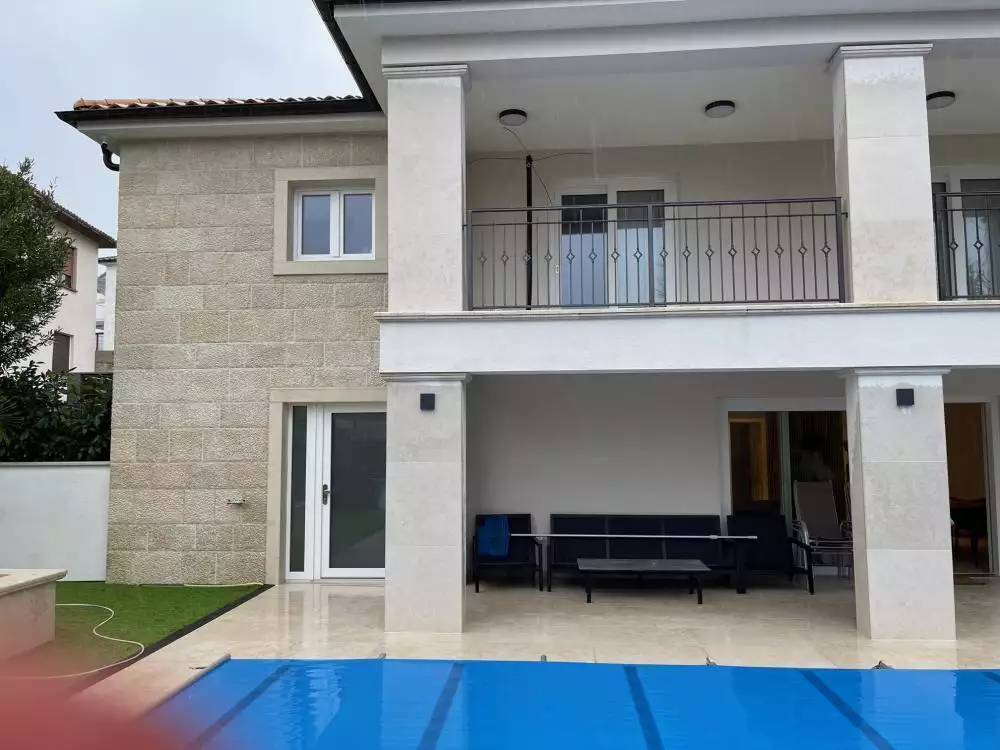 Villa 200m² in Croatia, Krka. Priced at 1250000€ rent photo-15