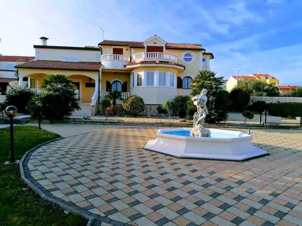 Villa 280m² in Croatia, Sibenik. Priced at 740000€ rent photo-2