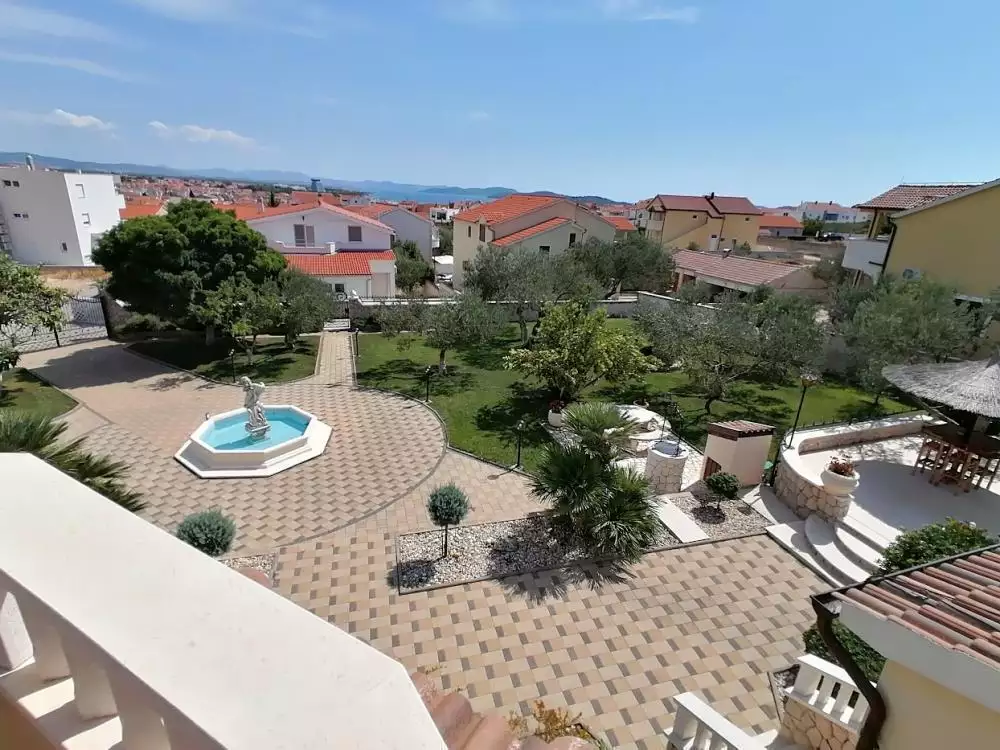 Villa 280m² in Croatia, Sibenik. Priced at 740000€ rent photo-10