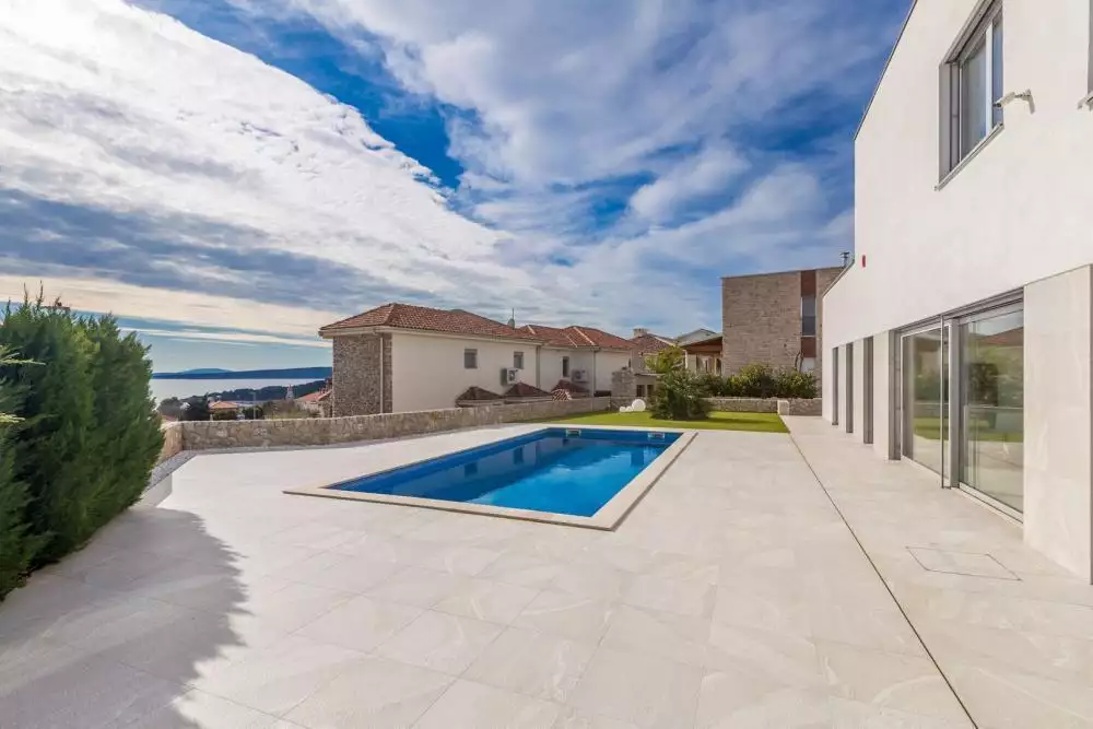 Villa 400m² in Croatia, Krka. Priced at 1980000€ rent photo-7