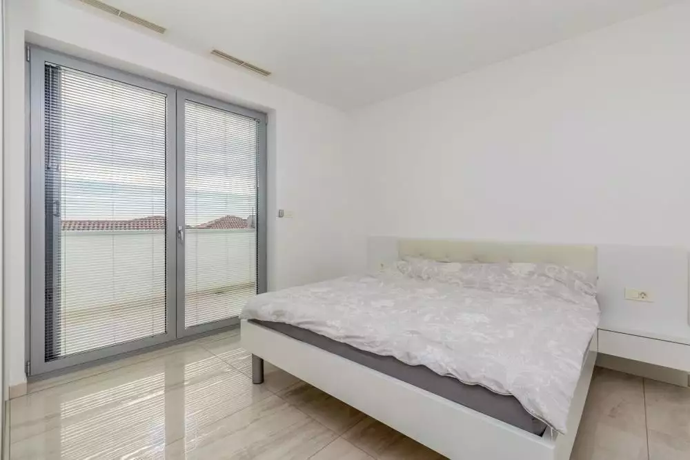 Villa 400m² in Croatia, Krka. Priced at 1980000€ rent photo-13