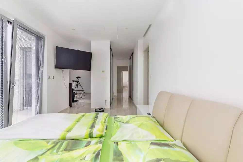 Villa 400m² in Croatia, Krka. Priced at 1980000€ rent photo-17
